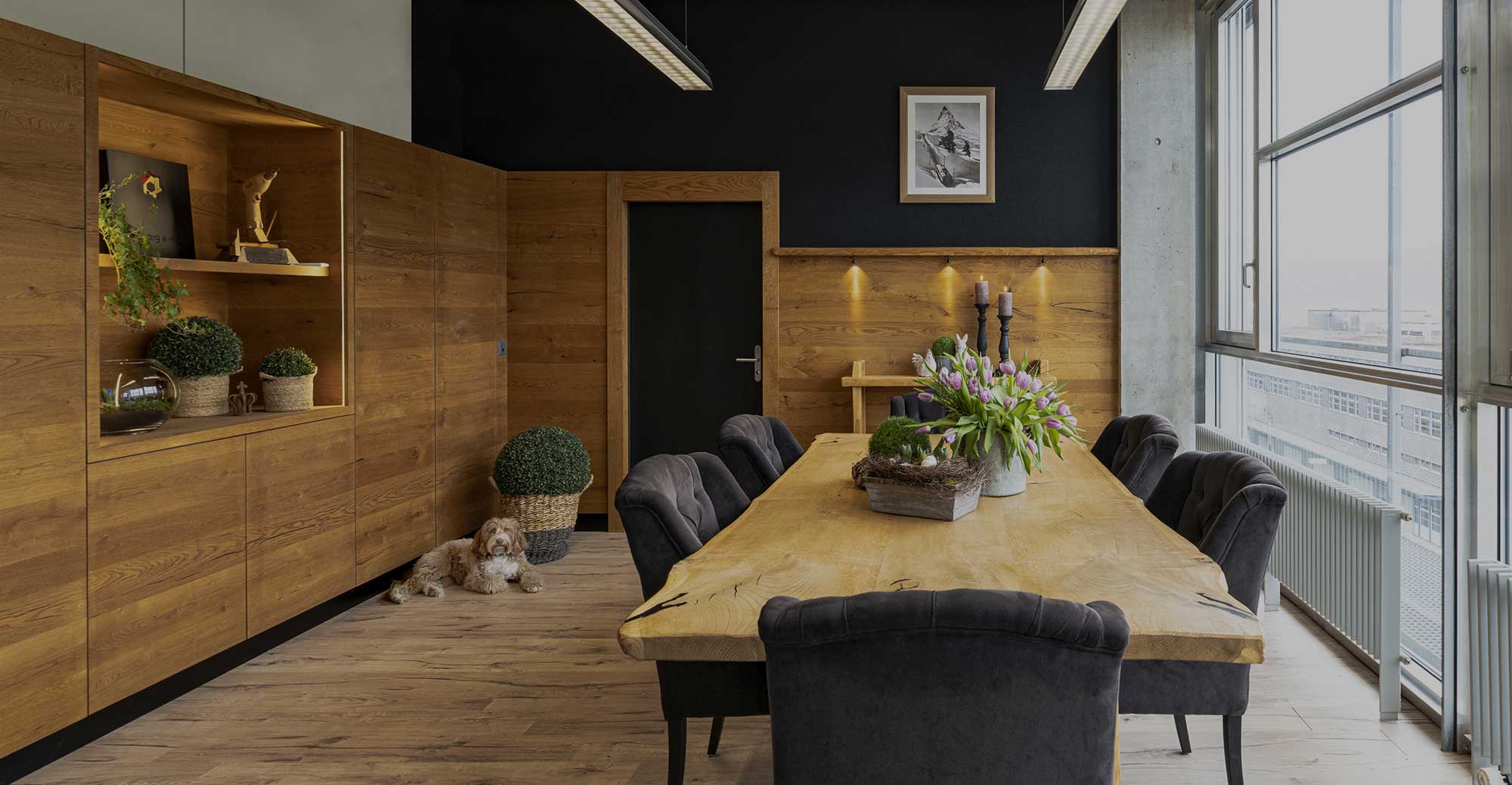 Bild von Esszimmer mit Tisch